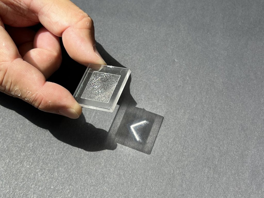 コミュニケーションライティング用マイクロプリズムアレイ